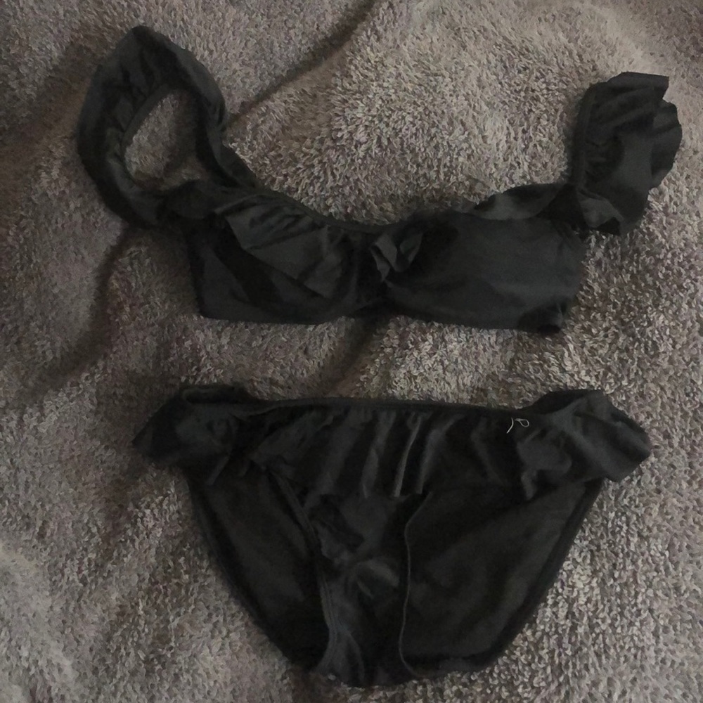 NWOT Black Ruffle Swim Suit Set